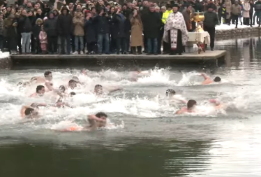 Sedmogodišnji dječak prvi doplivao do Časnog krsta u Nevesinju