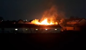 Detalji požara u Bijeljini: Gori farma "Romanija", na terenu osam vatrogasaca