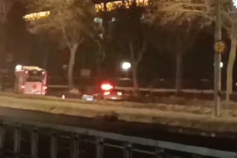 Teška saobraćajna nezgoda u Sarajevu: Automobil završio na krovu