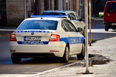 Snažna eksplozija u Derventi: Srušena garaža, izgorio automobil