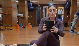Snimak Ane Nikolić iz teretane postao hit: Stavila tamne naočale i sela na pod (VIDEO)