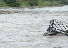 Automobil završio u Neretvi, jedna osoba poginula
