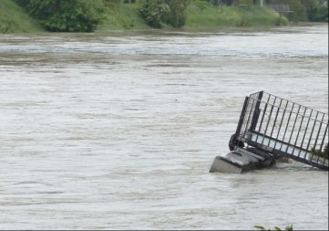 Automobil završio u Neretvi, jedna osoba poginula
