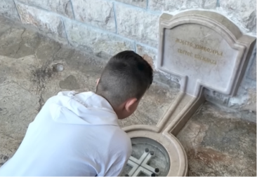 Majka muslimanske vjeroispovijesti sanjala poruku koja ih je odvela u Ostrog: Dječak sa autizmom progovorio (VIDEO)