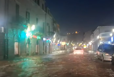 Potop u Trebinju: Glavna ulica pretvorena u rijeku (VIDEO)