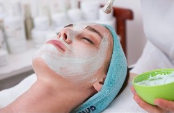 Hrani kožu i smanjuje bore: Maska od samo tri sastojka