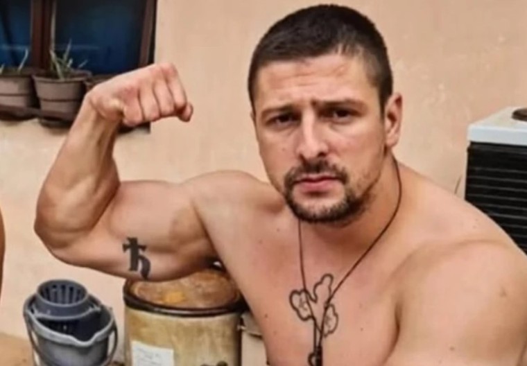 (FOTO) NA GRUDIMA ISTETOVIRAN KRST Isplivale nove fotografije osumnjičenog za ubistvo u Inđiji