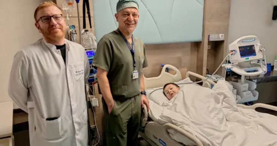 (FOTO) PETA OPERACIJA ZA HRABROG DJEČAKA IZ ZENICE Vedad uspješno operisan, u salu ušao sa osmijehom na licu!