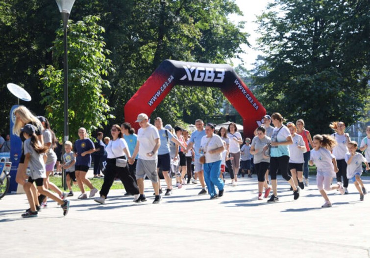 (FOTO) U Banjaluci održana humanitarna trka za pomoć oboljelima od spinalne mišićne atrofije