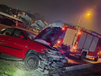 (FOTO) JEZIVO! Stravičan udes u Banjaluci, vatrogasci gasili požar nakon sudara