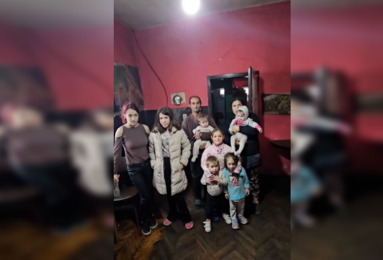 (VIDEO) "VOLJELA BIH DA PROBAM TORTU" Srdići žive u neuslovnoj kući, sedmoro mališana dočekuje Božić bez igračaka, struje i kupatila