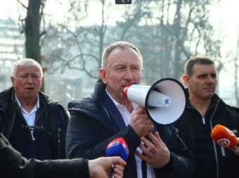 Tresla se gora, prosulo se mlijeko: Mljekarima Srpske draži vrabac u ruci nego golub na grani (FOTO)