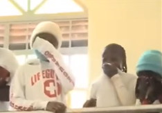 Upali u crkvu s puškama, suzavac i pucnjava, lider opozicije tvrdi: „Htjeli su da me ubiju“