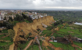 Klizište guta grad: 1.500 ljudi evakuisano, kuće vise nad liticom (VIDEO)