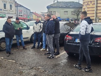 Prevoznici i drugi dan drže kamione na granicama prema EU