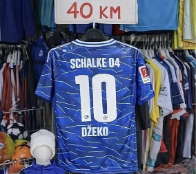 Dresovi Edina Džeke postali su hit u Njemačkoj, a na to su bili spremni i na legendarnoj pijaci u Brčkom