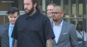 Pjevač Kris Braun došao u londonski sud pred suđenje za napad na producenta