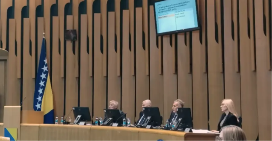 Počela sjednica Doma naroda: Kemal Ademović zamijenio Radovana Karadžića i Radovana Kovačevića (VIDEO)