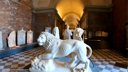 Kamere zabilježile ukradeni nakit iz muzeja Luvr