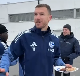 Pogledajte kako su navijači Šalkea priredili dobrodošlicu Edinu Džeki