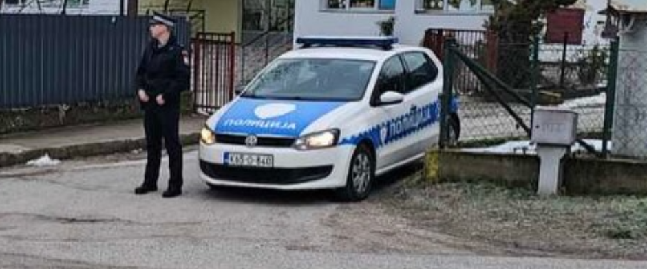 Detalji horora u Sokocu: muzu prerezala vrat dok je lezao na trosjedu