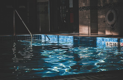 Potresni detalji sa suđenja: Vakum pumpa prikovala dječaka za dno bazena na Zlatiboru