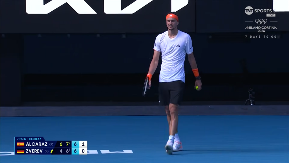 Zakazani meč Novaka Đokovića i Janika Sinera kasni usljed prvog polufinala