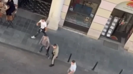 Tuča u centru Sarajeva: U sukobu korištene letve i barske stolice (VIDEO)