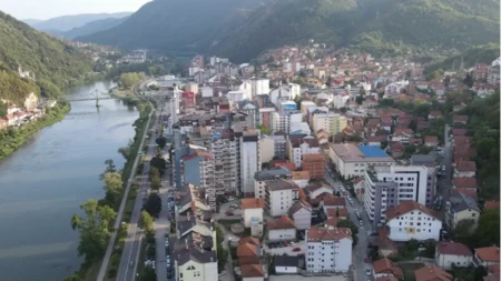 Haos ispred lokala u Zvorniku: Psovao i vrijeđao prolaznike, pa odbio naređenje policije