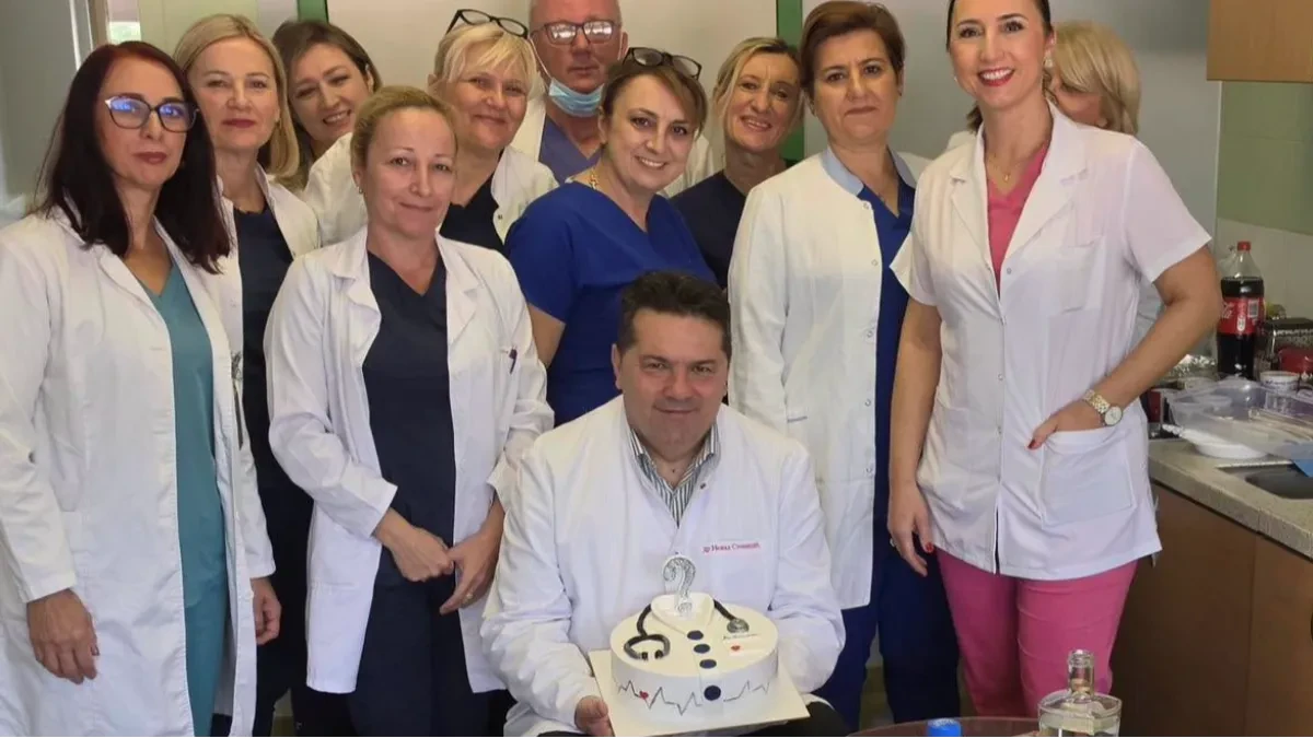 Pršte čestitke, ali obaveze ne čekaju: Nenad Stevandić pokazao kako obilježava divan dan (FOTO)