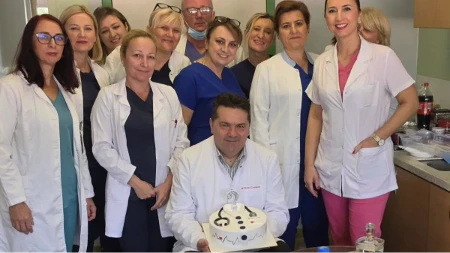 Pršte čestitke, ali obaveze ne čekaju: Nenad Stevandić pokazao kako obilježava divan dan (FOTO)