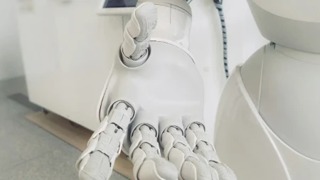 Robot „uznemiravao“ tinejdžerku u Kelnu: Dvojica mladića sve snimala i prenosila uživo
