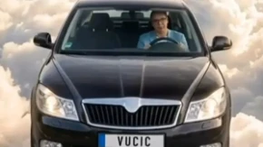 Vučić zapjevao "Ruzmarin", pa najavio veliki skup "Ujedinjene Srbije" iz leteće škode