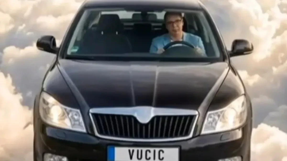 Vučić zapjevao "Ruzmarin", pa najavio veliki skup "Ujedinjene Srbije" iz leteće škode
