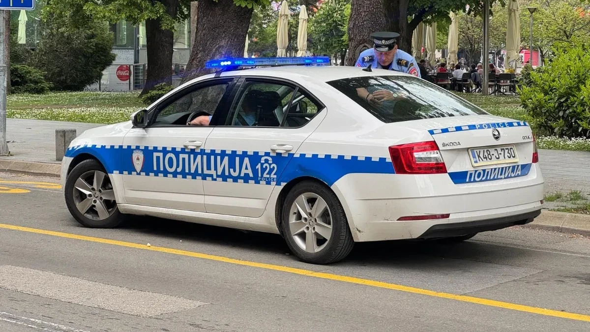 U pretresu pronađeno 25 kilograma droge, pištolji i puška: Uhapšen muškarac