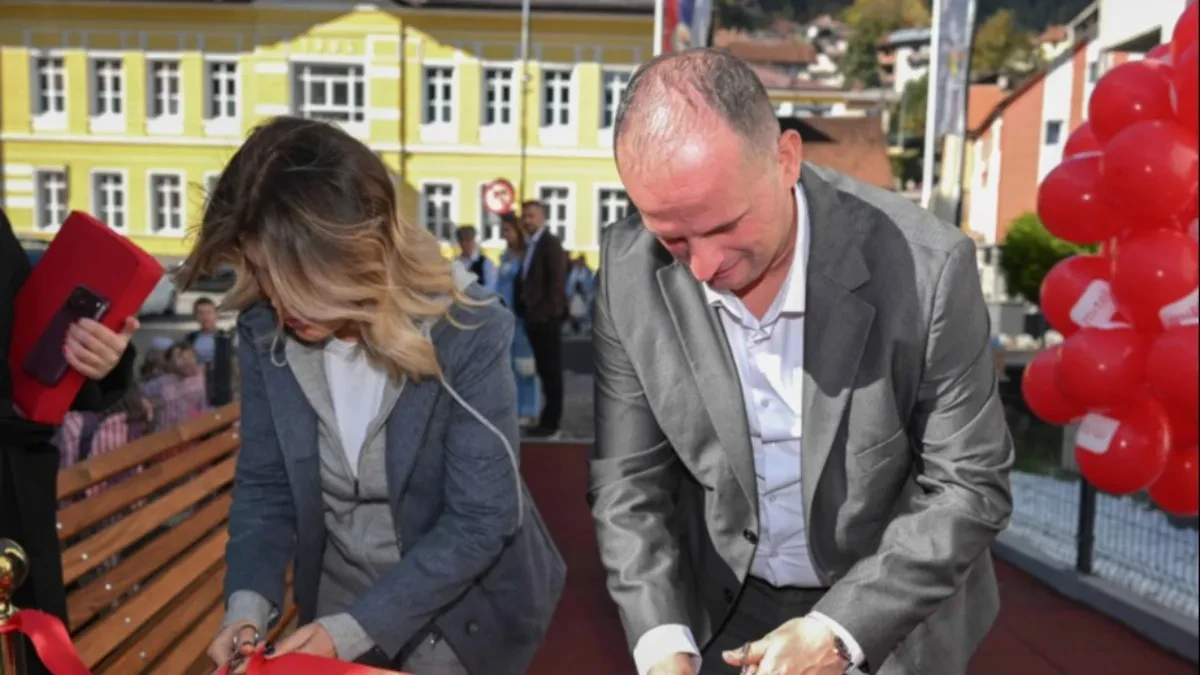 Investicija u radost i budućnost Čajniča: m:tel otvorio 60. poslovnicu u BiH i poklonio moderno dječije igralište