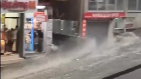 Stravične poplave odnijele dva života u Istanbulu: Dijete (14) poginulo od strujnog udara