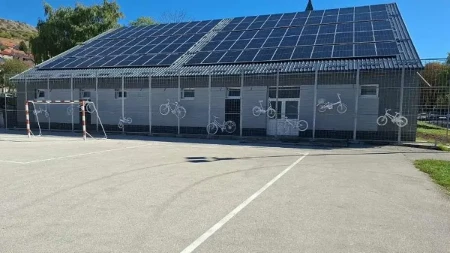 Škola u Livnu energetski nezavisna: Proizvodi struju zahvaljujući solarnim panelima i baterijama