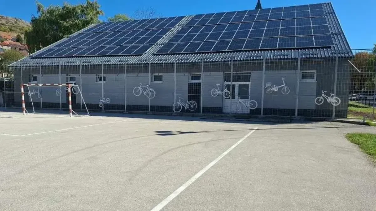 Škola u Livnu energetski nezavisna: Proizvodi struju zahvaljujući solarnim panelima i baterijama