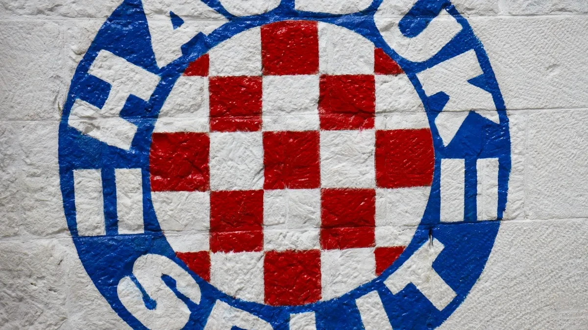 Haos u Splitu pred utakmicu Hajduka i Ajaksa: Stotine navijača krenule u obračun, policija privela 57 osoba