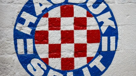 Haos u Splitu pred utakmicu Hajduka i Ajaksa: Stotine navijača krenule u obračun, policija privela 57 osoba