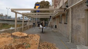 Ekološka katastrofa kraj Une: U Novom Gradu posječeno stoljetno drvo pored Vijećnice