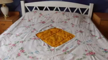 Sjećate li se jorgana iz Jugoslavije? Otvor na sredini nije bio ukras, imao je veoma praktičnu svrhu