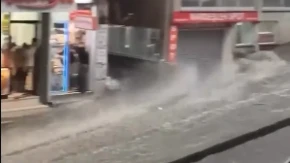 Istanbul pod vodom: Najgore poplave u posljednjih 80 godina odnijele četiri života, traga se za nestalima
