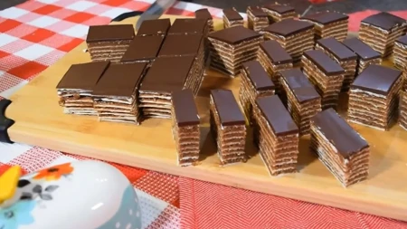 Čokoladne kocke sa narandžom: Neodoljiv kolač bez pečenja