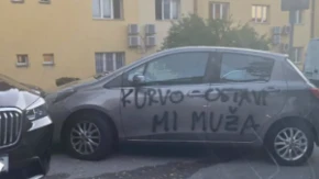 Grafit na automobilu izazvao buru na društvenim mrežama