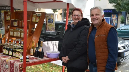 Dokazano: Supružnici su najbolji pčelari, dobra kombinacija su i punci, snahe i zetovi (FOTO)