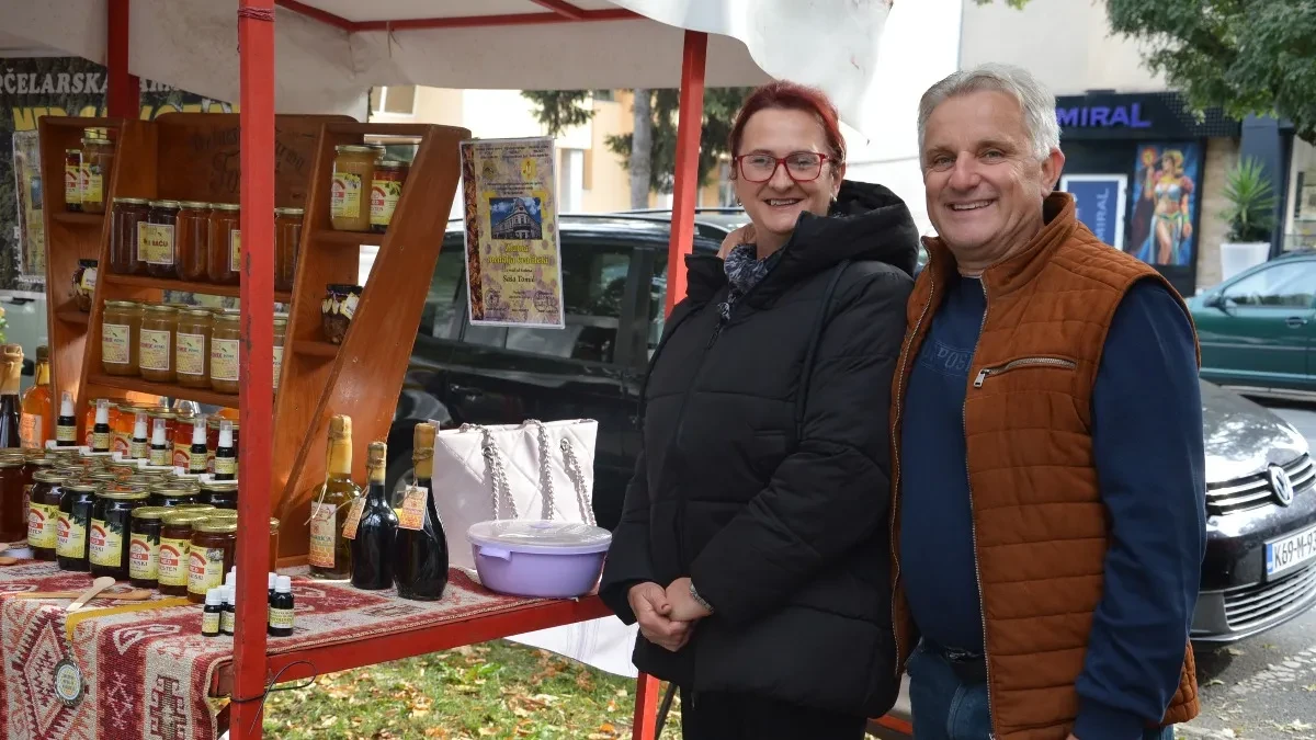 Dokazano: Supružnici su najbolji pčelari, dobra kombinacija su i punci, snahe i zetovi (FOTO)