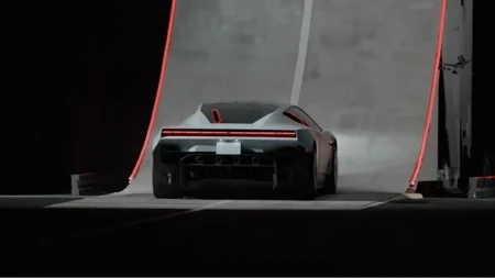Tesla predstavila automobil koji leti i izvodi okrete u vazduhu (VIDEO)