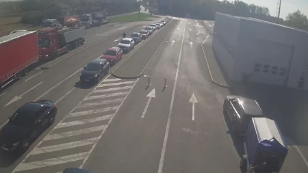 Gužve na izlazu iz BiH: Duge kolone na devet graničnih prelaza